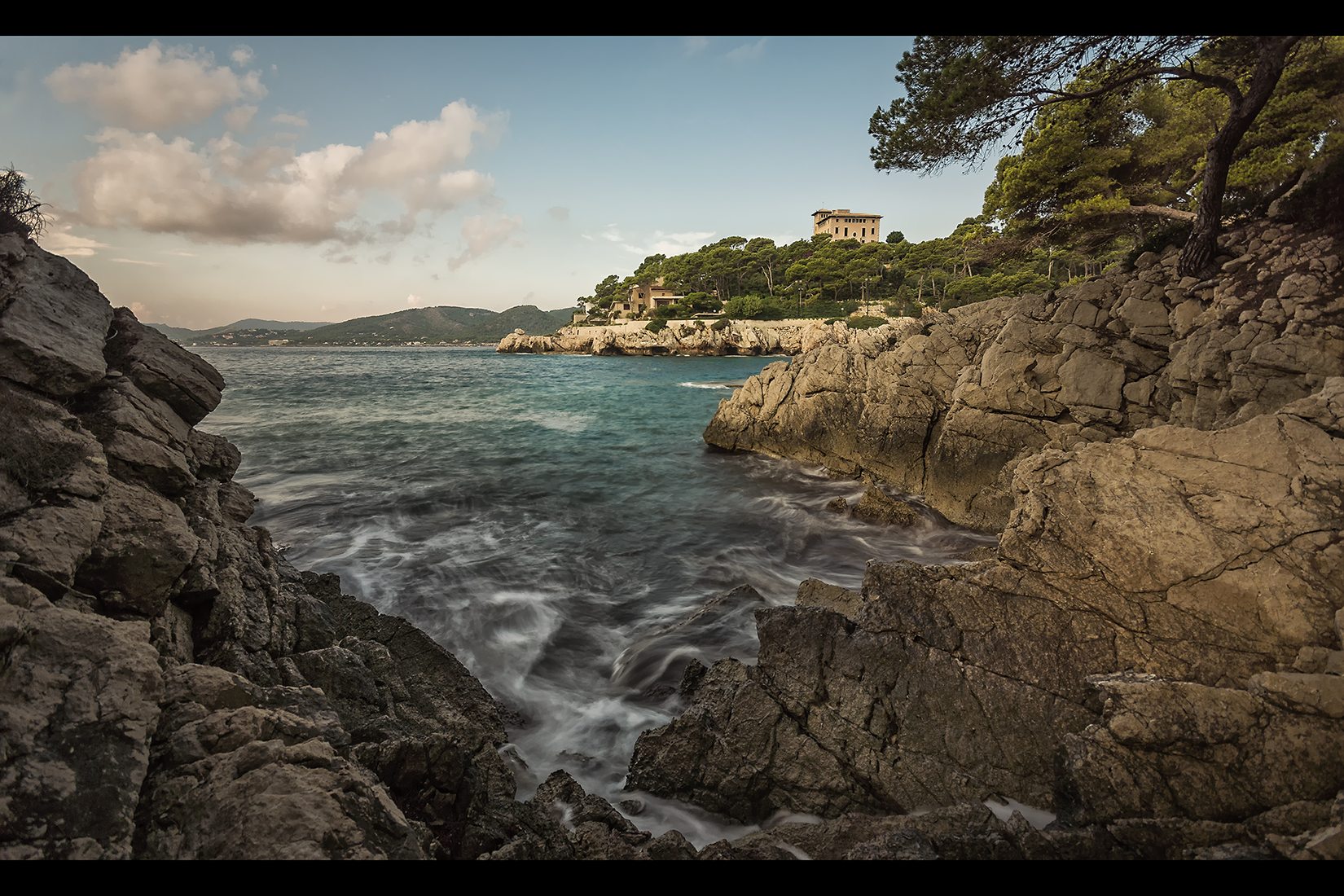 Uncover Mallorca's Hidden Treasures: Tourist Attractions and Local Gems to Discover by Car