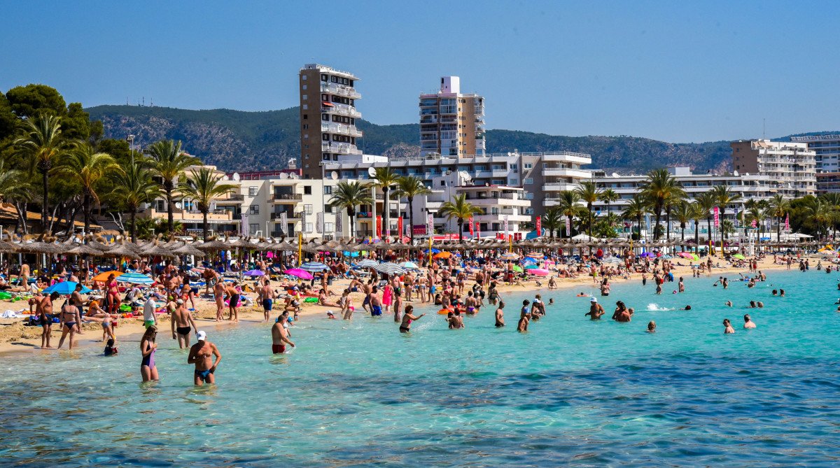 From Historic Castles to Charming Villages: Tourist Attractions to Visit by Car from Magaluf