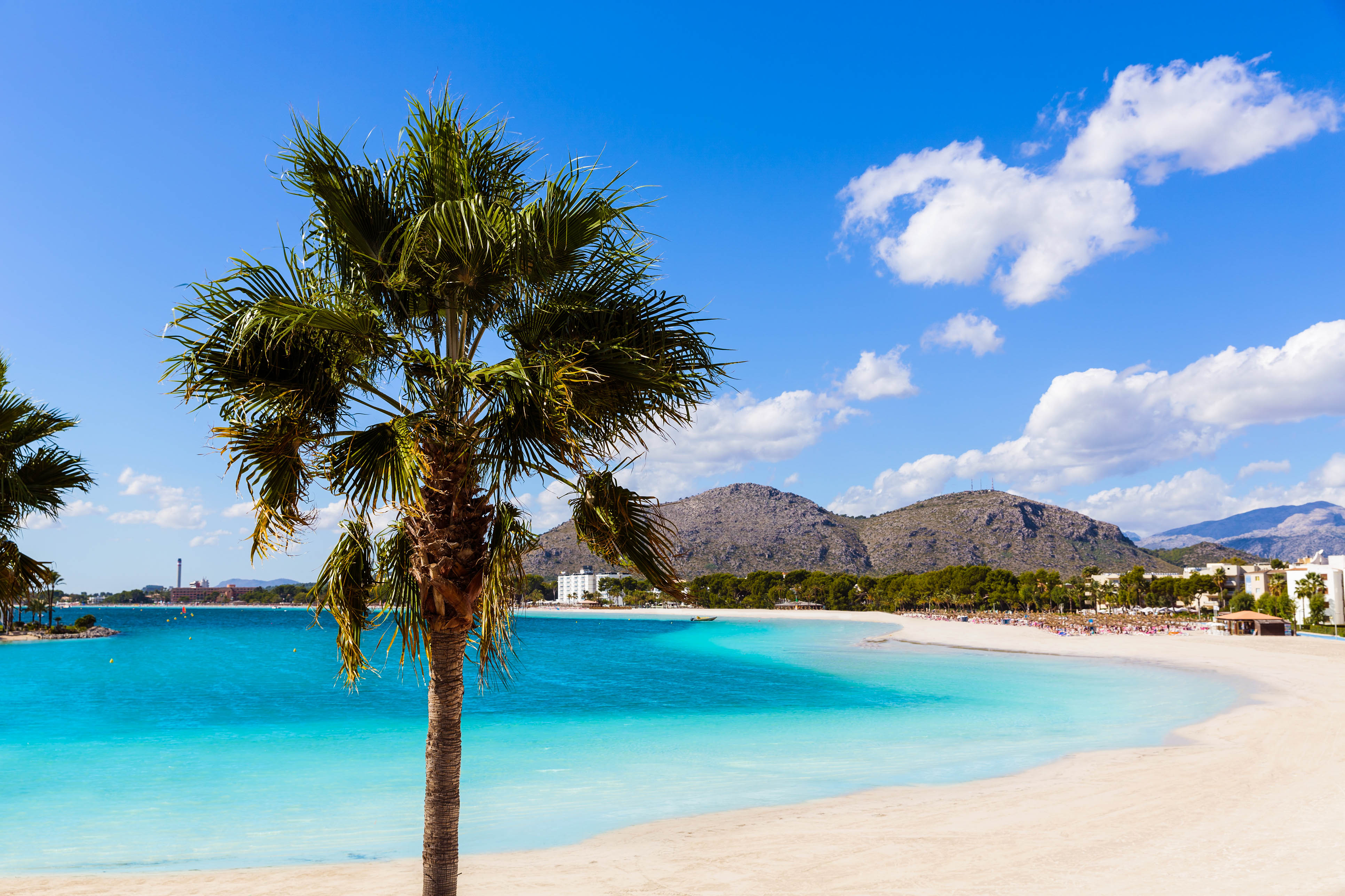 Discovering Mallorca's Hidden Beaches: Tourist Attractions Accessible by Car