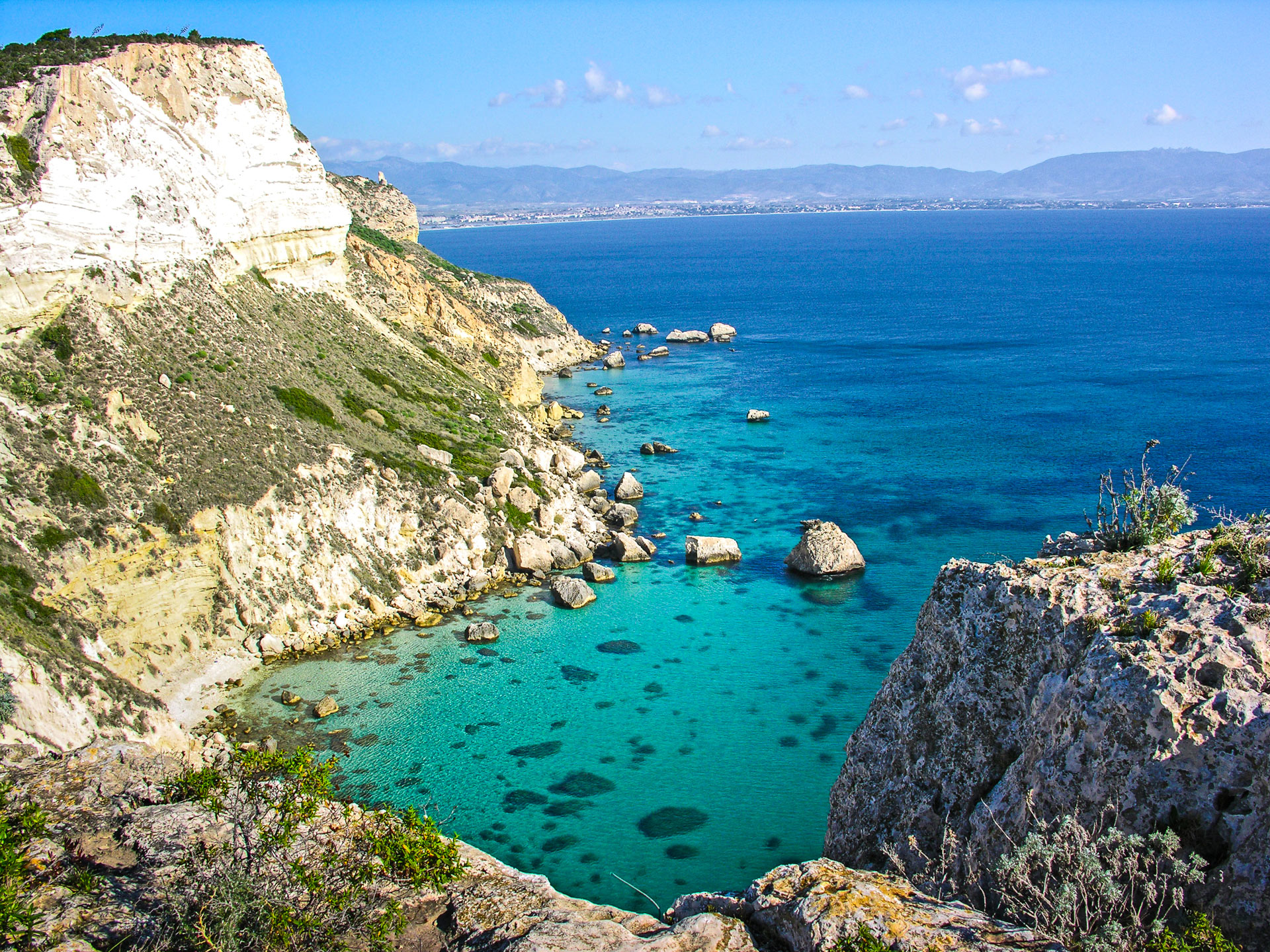 Exploring the Stunning Coastal Roads of Sardinia: Scenic Drives from Cagliari
