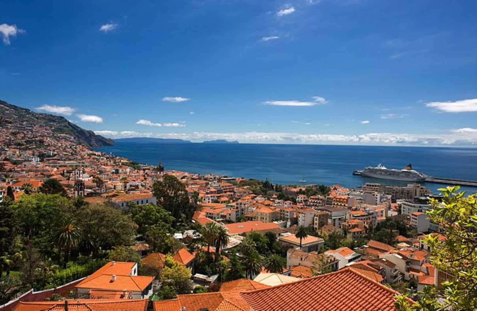 Exploring Madeira's Stunning Coastal Roads: Scenic Drives from Funchal