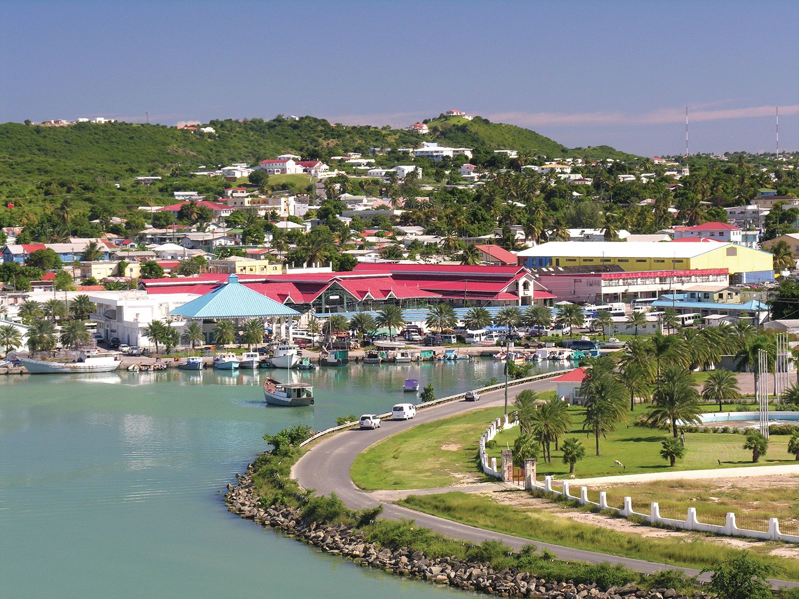 Exploring the Pristine Beaches of Antigua and Barbuda: Scenic Drives from St Johns