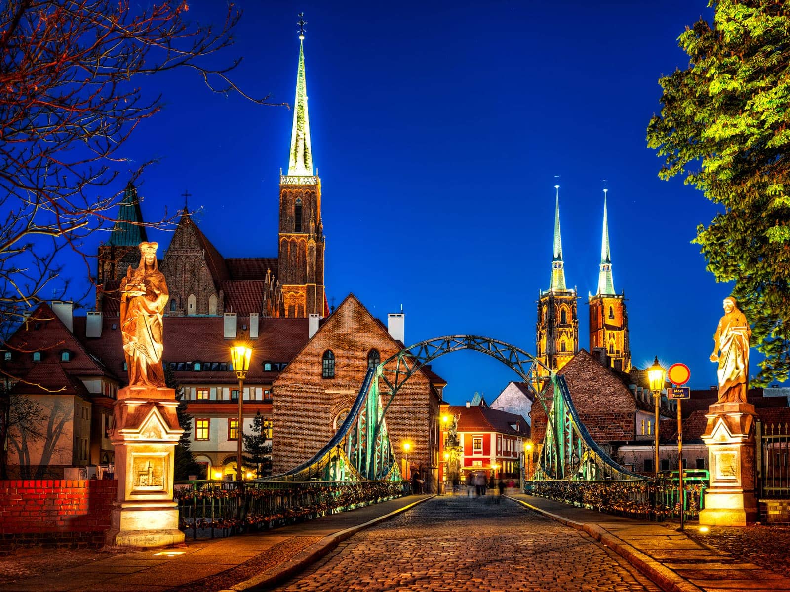 Uncovering Wroclaw's hidden gems: Tourist attractions and local treasures accessible by car